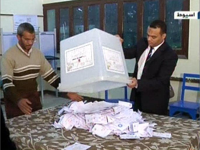 بدء فرز الأصوات في المرحلة الاولى من الاستفتاء على مشروع الدستور المصري الجديد