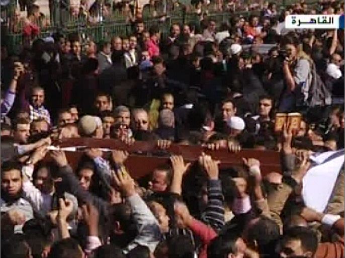 تشييع جثمان قتلى أحداث قصر الاتحادية في جامع الأزهر في القاهرة