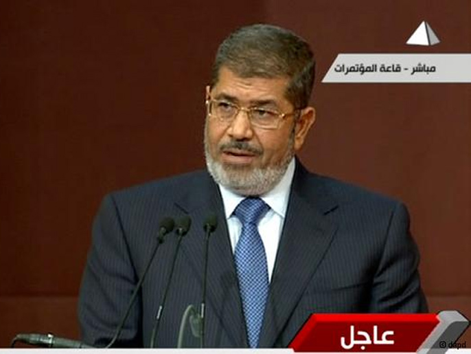 مرسي يحاول احتواء الأزمة مع القضاة (الجزيرة)