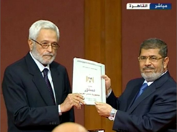 تسلم الرئيس المصري محمد مرسي مشروع الدستور الجديد