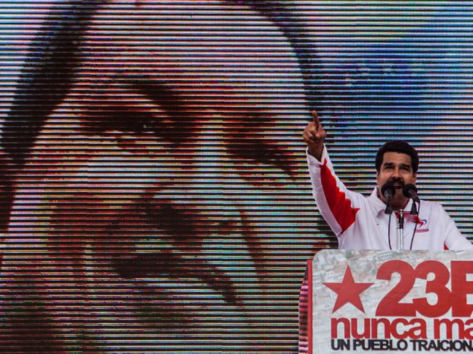 epa03552376 Venezuelan vice-president Nicolas Maduro speaks in a rally with supporters of Venezuelan president Hugo Chavez in Caracas, Venezuela, 23 January 2013. EPA/MIGUEL GUTIERREZ