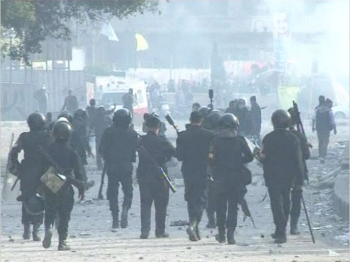 اشتباكات بميدان التحرير بين متظاهرين وقوات الأمن بمصر