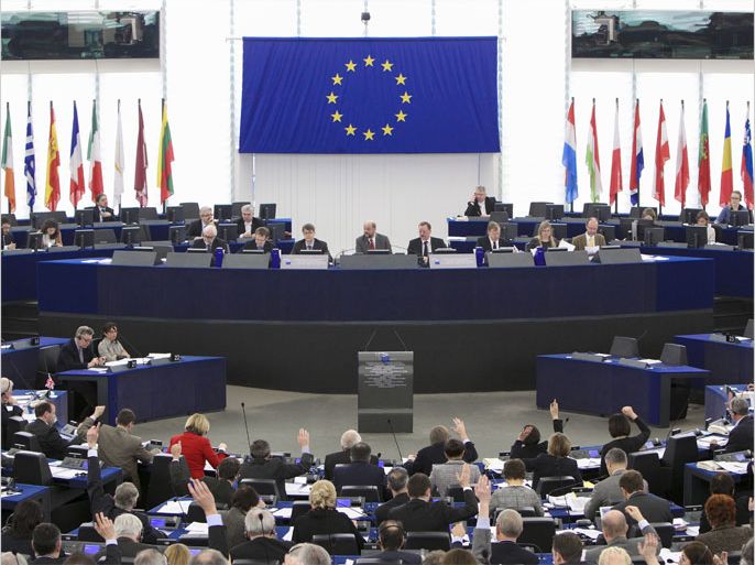 صورة من جلسة التصويت على القرار في البرلمان الاوروبي : النواب الاوروبيون يدفعون نحو إنشاء سندات اليورو