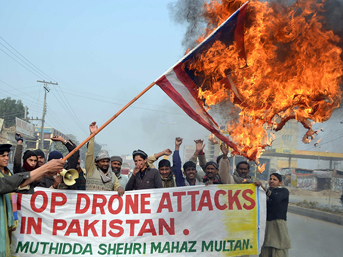 ‪مظاهرات سابقة لباكستانيين يطالبون بوقف الهجمات التي تشنها أميركا منذ العام 2004‬ (الفرنسية)