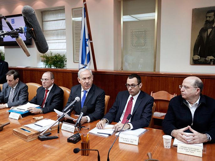 Israel's Prime Minister Benjamin Netanyahu (C) attends a weekly cabinet meeting in Jerusalem February 17, 2013. Netanyahu appealed on Sunday for Israel's secret services to be spared public scrutiny, in an apparent bid to douse speculation that an Australian immigrant's 2010 jailhouse suicide was espionage-related and covered up. REUTERS/Ronen Zvulun (JERUSALEM - Tags: POLITICS)