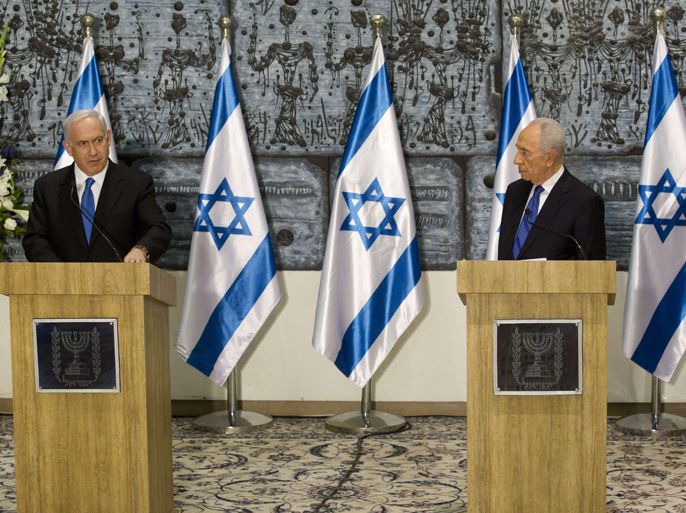 ISR05 - JERUSALEM, -, - : Israeli Prime Minister Benjamin Netanyahu (L) speaks as Israeli President Simon Peres listens on during a short speech in a brief ceremony in the President's Jerusalem residence, on February 2, 2013. Peres tasked Netanyahu with forming a new government after two days of intense talks with the parties recently elected to the new parliament. AFP PHOTO/JIM HOLLANDER-POOL