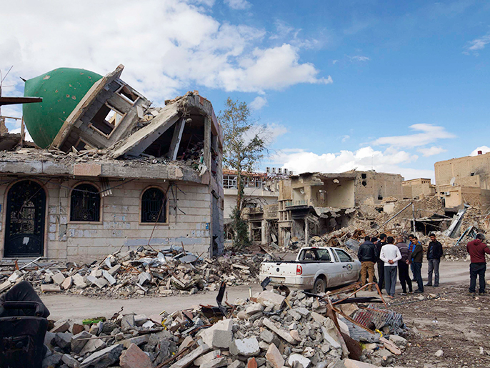 ‪القصف يطول المساجد في دير الزور‬ (رويترز)