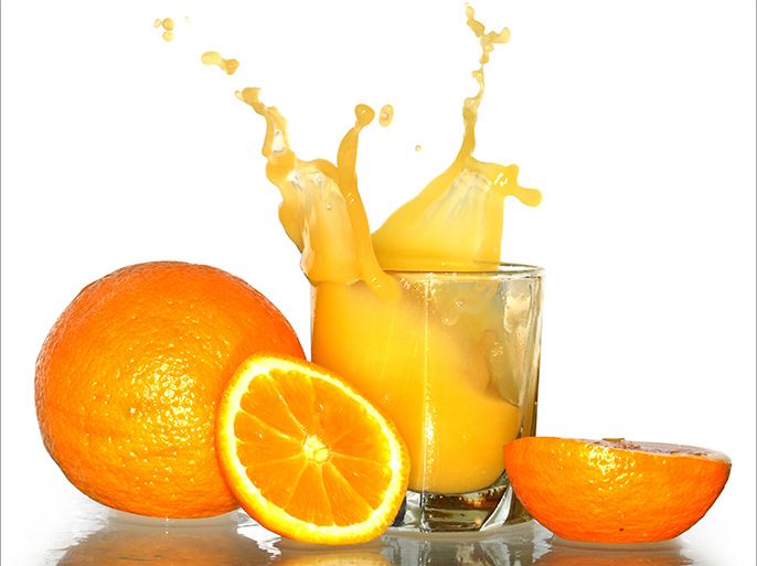 صورة لعصير برتقال، الموضوع عن فيتامين سي