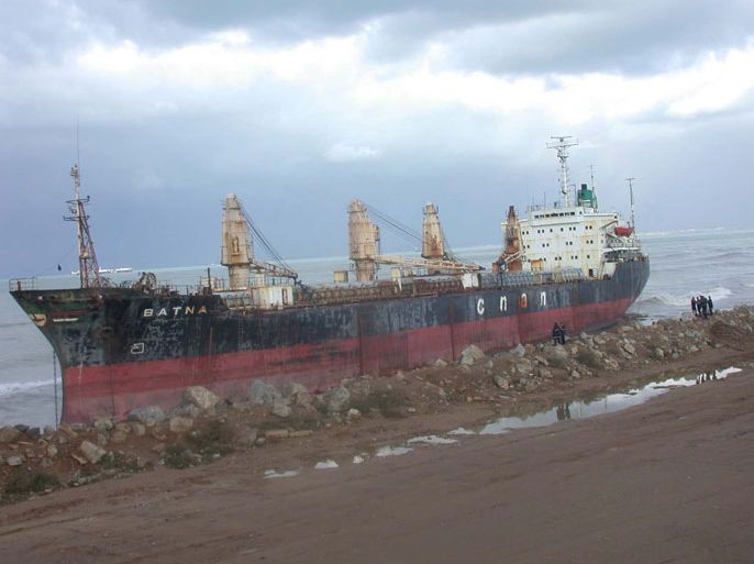epa000313150 Following violent storms, a ship ran aground near the port of Algiers, overnight Monday, 15 November 2004.