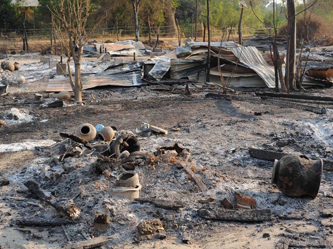 CHA552 - Yamethin, -, MYANMAR : Household items lie amid the ashes of houses which were burnt in communal violence in Yamethin, near the capital Naypyidaw, after unrest spread in central Myanmar on March 24, 2013. Dozens of houses and a mosque have been torched as communal violence spread in central Myanmar, officials said, adding scores of people have been arrested over the unrest. AFP PHOTO/Soe Than WIN