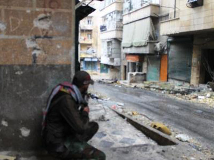 مقاتل من المعارضة أثناء مواجهات سابقة في حلب(الجزيرة-أرشيف)