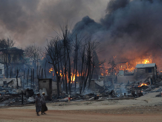 ‪(الفرنسية)‬ العديد من مساكن الروهينغا ومساجدهم تعرضت للحرق على يد البوذيين 