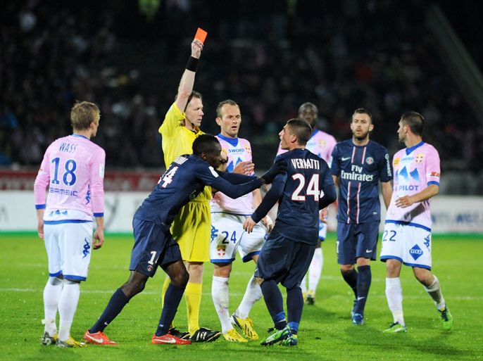 : Paris Saint-Germain's Italian midfielder Marco Verratti (3rd R) reacts as he receives a red card during the French L1 football match Evian (ETGFC) vs Paris Saint-Germain(PSG) on April 28, 2013 at the city stadium Parc des Sports in Annecy, eastern France. AFP PHOTO / JEAN-PIERRE CLATOT