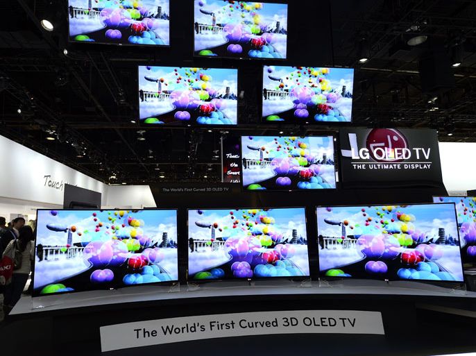 epa03528376 The world's first curved 3D OLED TV are displayed at the LG booth at the 2013 International Consumer Electronics Show in Las Vegas, Nevada, USA, 08 January 2013. The annual CES which takes place from 08-11 January is a place where industry manufacturers, advertisers and tech-minded consumers converge to get a taste of new gadgets and innovations coming to the market each year. EPA/MICHAEL NELSON