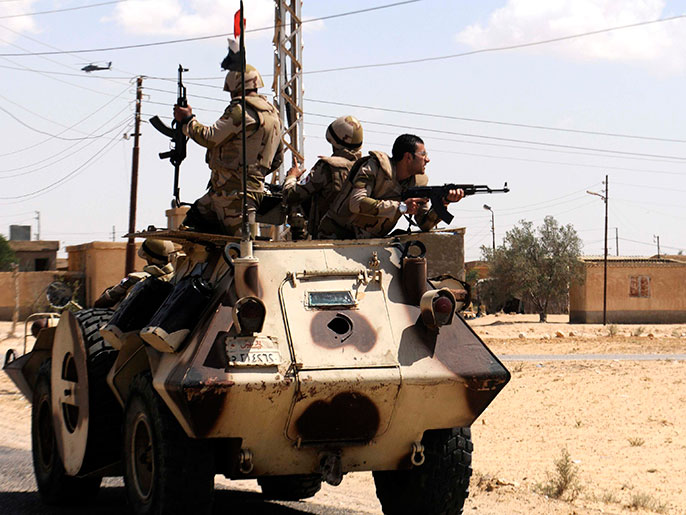 ‪الجيش المصري بدأ حملة عسكرية موسعة في سيناء‬ (رويترز)
