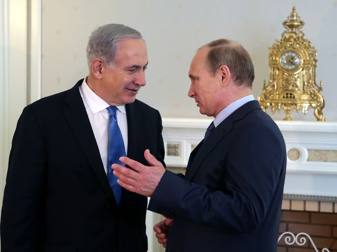 MOW040 - Sochi, -, RUSSIAN FEDERATION : Russia's President Vladimir Putin (R) and Israeli Prime Minister Benjamin Netanyahu speak during their meeting at Putin's residence in the Black Sea resort of Sochi, on May 14, 2013. Putin and Netanyahu began talks today on the conflict in Syria amid growing concern about Moscow's continuing arms deliveries to the Damascus regime and a spiralling death toll. AFP PHOTO/ POOL/ MAXIM SHIPENKOV