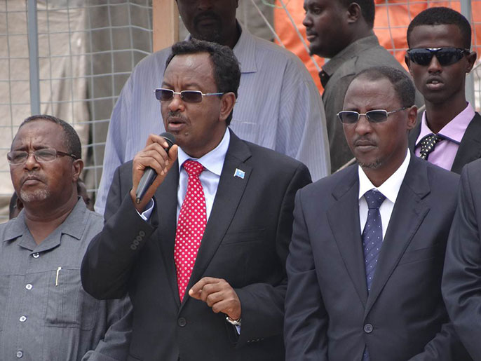 رئيس الوزراء الصومالي يخاطبالمتظاهرين المؤيدين لمؤتمر لندن (الجزيرة)
