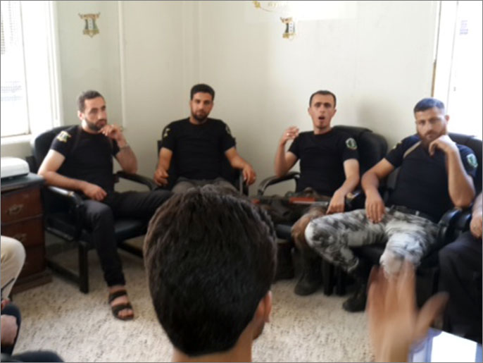 اجتماع يجمع بين القائدين القديم والجديدللواء حلب الشهباء (الجزيرة نت)