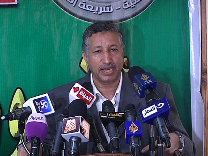 الشريف: مبدئيا نرى أن بيان الجيش يمنع العنف ويراعي مطالب الموالاة والمعارضة (الجزيرة)