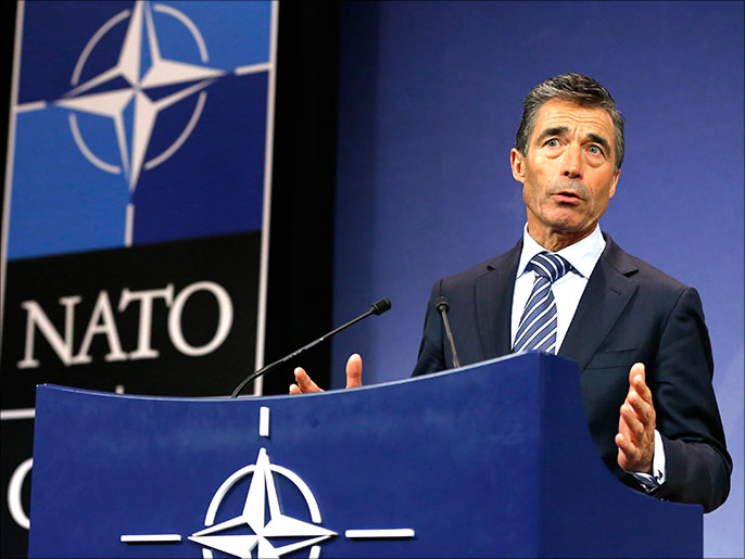 ‪أمين عام الناتو راسموسن يبدي عزم الحلف على مواجهة المدِّ الروسي‬ (رويترز)