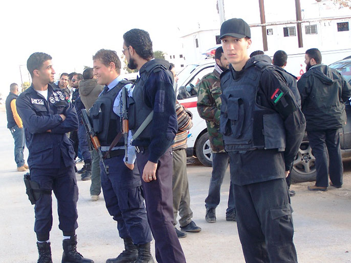 عناصر من الشرطة الليبية في طرابلس (الجزيرة-أرشيف)