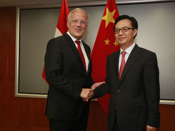 epa03777464 Swiss Federal councillor and Minister of Economy Johann Schneider-Ammann (L) and Chinese Minister of Commerce Gao Hucheng shake hands during their meeting at the Ministry of Commerce in Beijing, China 06 July 2013. China and Switzerland signed a free-trade agreement Saturday after more than two years of negotiations, marking China's first such pact with a continental European nation. EPA/HOW HWEE YOUNG