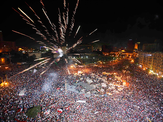معارضو مرسي احتفلوا في ميدان التحرير ببيان الجيش واعتبروه مدافعا عن مطالبهم  (رويترز)