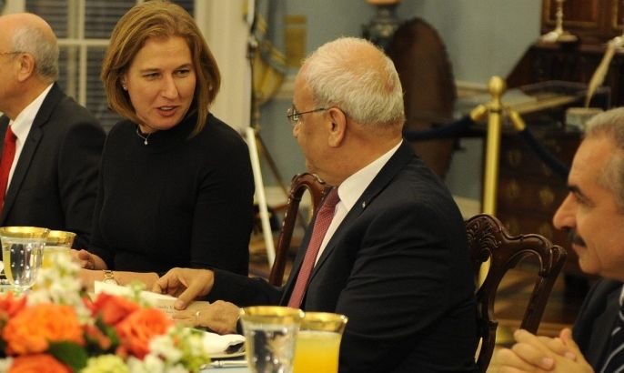 Israeli Justice Minister Tzipi Livni (2-L) chats with Palestinian Chief Negotiator Saeb Erekat as they are joined by Israel's Yitzhak Molcho (L) and Mohammad Shtayyeh on the Palestinian side prior to a dinner hosted by US Secretary of State John Kerry, prior to the opening of Middle East peace talks, at the State Department, in Washington, DC, USA, 29 July 2013. Kerry hopes to restart the moribund peace talks after more than three years of inactivity.