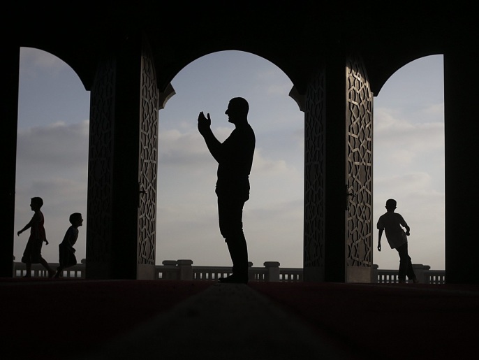 A Palestinian man prays in a mosque during the holy month of Ramadan in Gaza City, Gaza Strip, 12 July 2013. Muslims around the world are observing the holy fasting month of Ramadan in which they refrain from eating, drinking, sex and smoking from dawn to dusk.