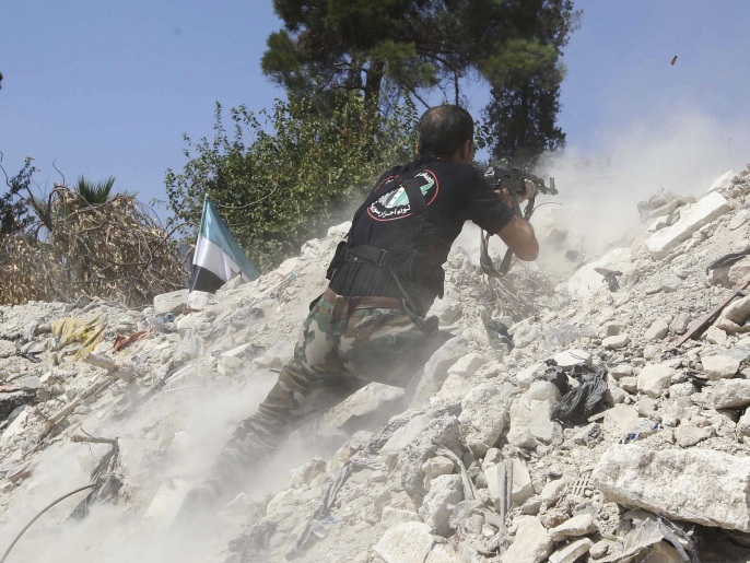الاشتباكات تواصلت في مدن سورية بين الجيش الحر والنظامي (رويترز)