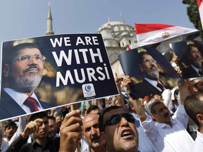 مظاهرة سابقة في إسطنبول دعما للرئيس المصري المعزول محمد مرسي (رويترز-أرشيف)