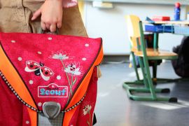 الحقيبة المدرسية المثالية ينبغي أن تكون خفيفة الوزن وذات لون ساطع