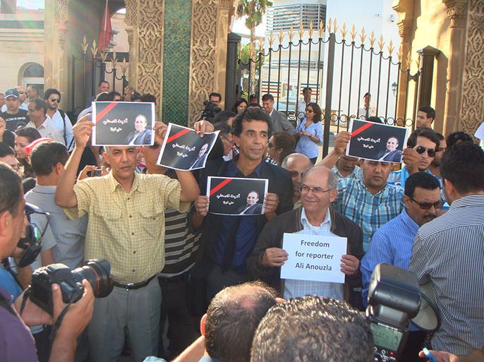 وقفة احتجاجية بالرباط للتضامن مع الصحفي المعتقل علي أنوزلا