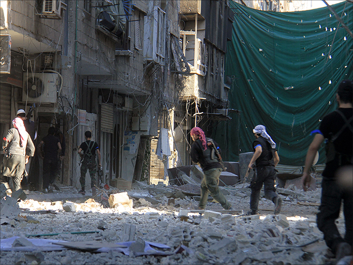قوات المعارضة تخوض معارك ضارية مع القوات النظامية بأطراف دمشق (الفرنسية)