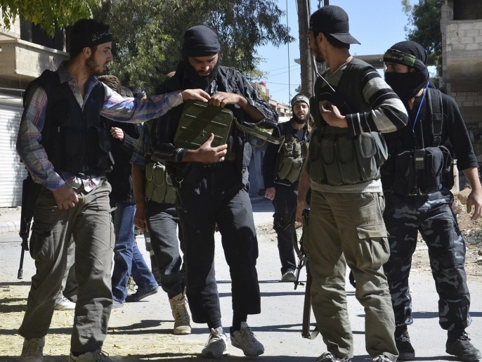 اشتباكات عنيفة تدور بين الجيش الحر وقوات النظام على مداخل مخيم اليرموك بدمشق (رويترز)