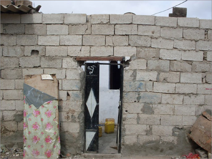 ‪منزل الضحية عبد الله البيحاني الذي أقدم على الانتحار‬ (الجزيرة نت)