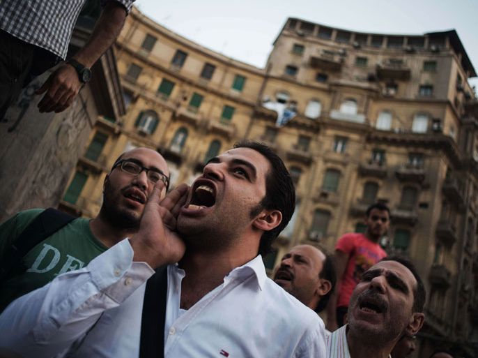 GUE1685 - Cairo, -, EGYPT : A man shouts as several hundred people demonstrate against a proposed law which was drafted by the justice ministry and which would regulate demonstrations on October 26, 2013 in downtown Cairo. Seventeen prominent Egyptian rights groups on October 24, 2013, criticised the draft bill slamming the "draconian restrictions" they say will stifle freedoms won in the 2011 uprising. AFP PHOTO/GIANLUIGI GUERCIA