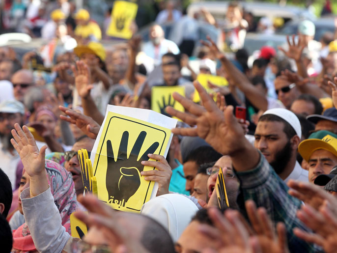 شعار رابعة بلونه الأصفر كان حاضرا في المظاهرات المناهضة للانقلاب (الأوروبية)