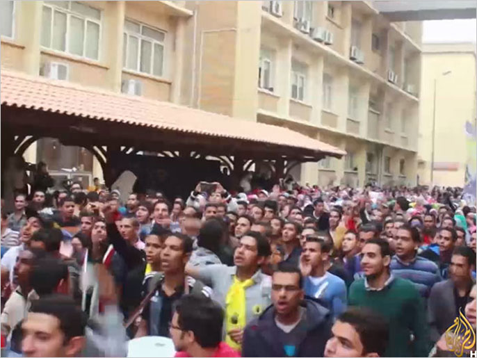 الأمن المصري يفض بالقوة مظاهرات الجامعات(الجزيرة)