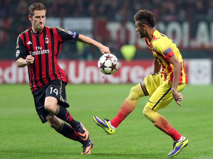 epa03919898 Valter Birsa (L) of Milan and Neymar of Barcelona in action during the UEFA Champions League group H soccer match AC Milan vs FC Barcelona at Giuseppe Meazza stadium in Milan, Italy, 22 October 2013. EPA/MATTEO BAZZI