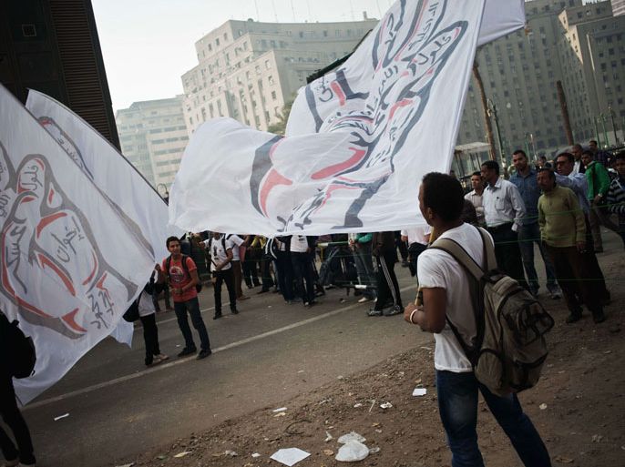 Egyptian protesters gather in Mohammed Mahmud street in central Cairo on November 19, 2013 to mark the anniversary of protests against the military in 2011 that ignited deadly clashes with security forces. The previous day, protesters chanted slogans against the army and sprayed red paint on a monument the military had installed in Tahrir Square, the scene of scores of protests over the last three years. AFP PHOTO/GIANLUIGI GUERCIA