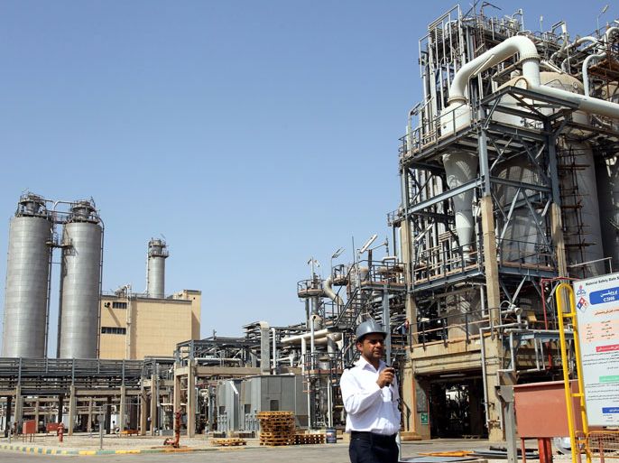 epa03084007 (FILE) A file photograph showing an Iranian security guard walking in front of the Mahshahr petrochemical complex in Khuzestan province south western Iran, 28 September 2011. Media reports state on 29 January 2012 that a bill to stop oil sales to European Union countries involved in the oil embargo initiative against Iran was ready to be approved by the Iranian Parliament. The energy commission of parliament prepared the bill on 25 January 2012, and commission deputy chairman Nasser Soudani said the bill was ready for voting in the parliament‘s session on 29 January 2012. EPA/ABEDIN TAHERKENAREH