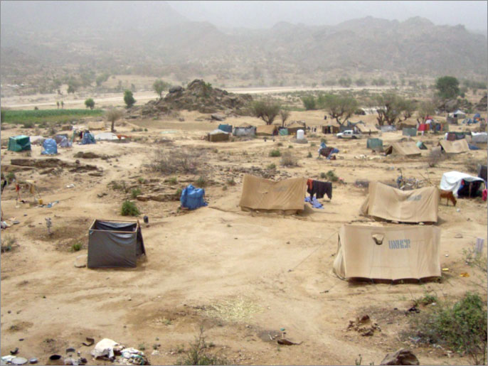 تحذيرات من كارثة إنسانية قد تحدث في مخيمات النازحين بسبب غياب الدعم (الجزيرة)