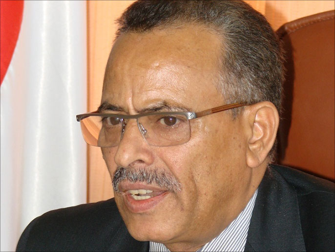وزير الكهرباء يؤكد أن تخريب الكهرباء يهدف لتعطيل التغيير السياسي في اليمن(الجزيرة)