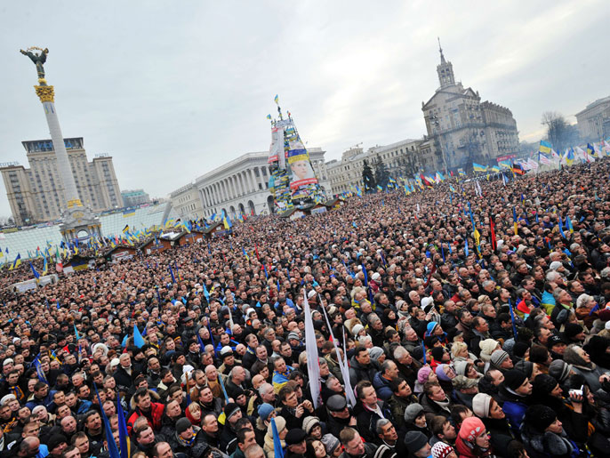 ‪المتظاهرون طالبوا بعزل يانوكوفيتش بعد تعليق حكومته توقيع اتفاقية الشراكة مع أوروبا‬ (الفرنسية)