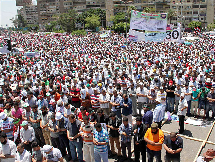 مظاهرات مؤيدة لمرسي في مليونية أطلق عليها جمعة كسر الانقلاب (الجزيرة-أرشيف)