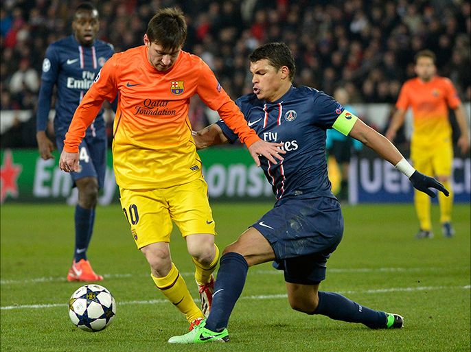 epa03648017 Thiago Silva (R) of Paris Saint-Germain vies for the ball with Lionel Messi (L) of FC Barcelona during the UEFA Champions League first leg quarter final soccer match between Paris Saint-Germain and FC Barcelona at the Parc des