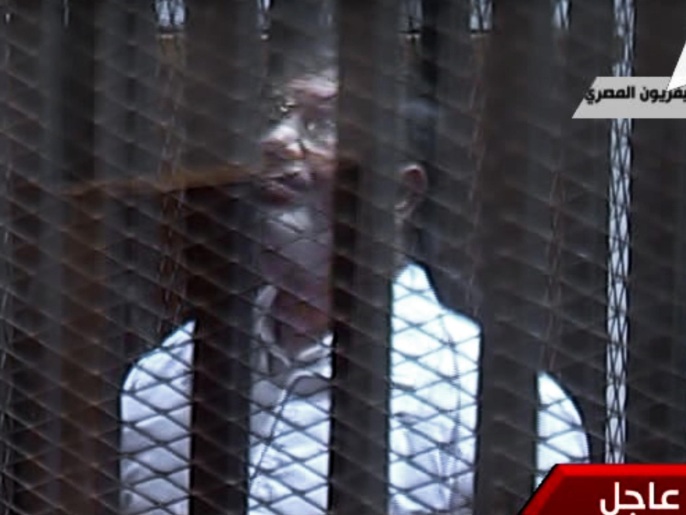 مرسي ونحو 130 آخرين متهمون بقضية الهروب من سجن وادي النطرون(أسوشيتد برس-أرشيف)