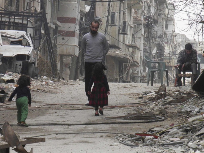 قوات النظام استهدفت أحياء حمص بقذائف الهاون (رويترز-أرشيف)