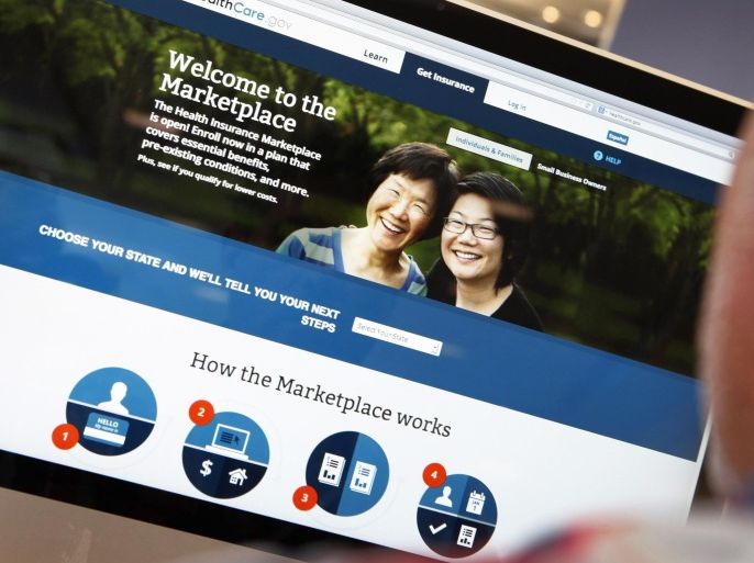 A man looks over the Affordable Care Act (commonly known as Obamacare) signup page on the HealthCare.gov website in New York in this October 2, 2013 photo illustration. Hospitals and medical practices across the United States braced for confusion and administrative hassles as new insurance plans under President Barack Obama's healthcare law took effect on Wednesday. REUTERS/Mike Segar/Files (UNITED STATES - Tags: HEALTH SOCIETY POLITICS)